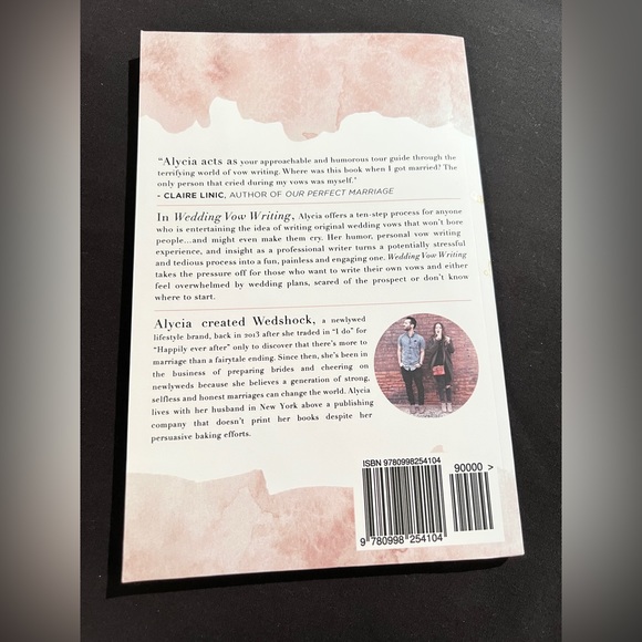 Guide Book for Writing Wedding Vows paired with His & Hers Vow Booklets 💒💍✨💗 - Picture 4 of 5